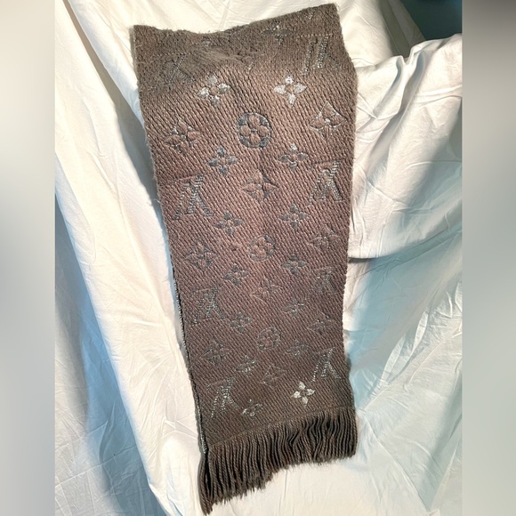 EUC Louis Vuitton Logomania Monogram Gray & Silver Wool $ Silk Scarf - Picture 4 of 8